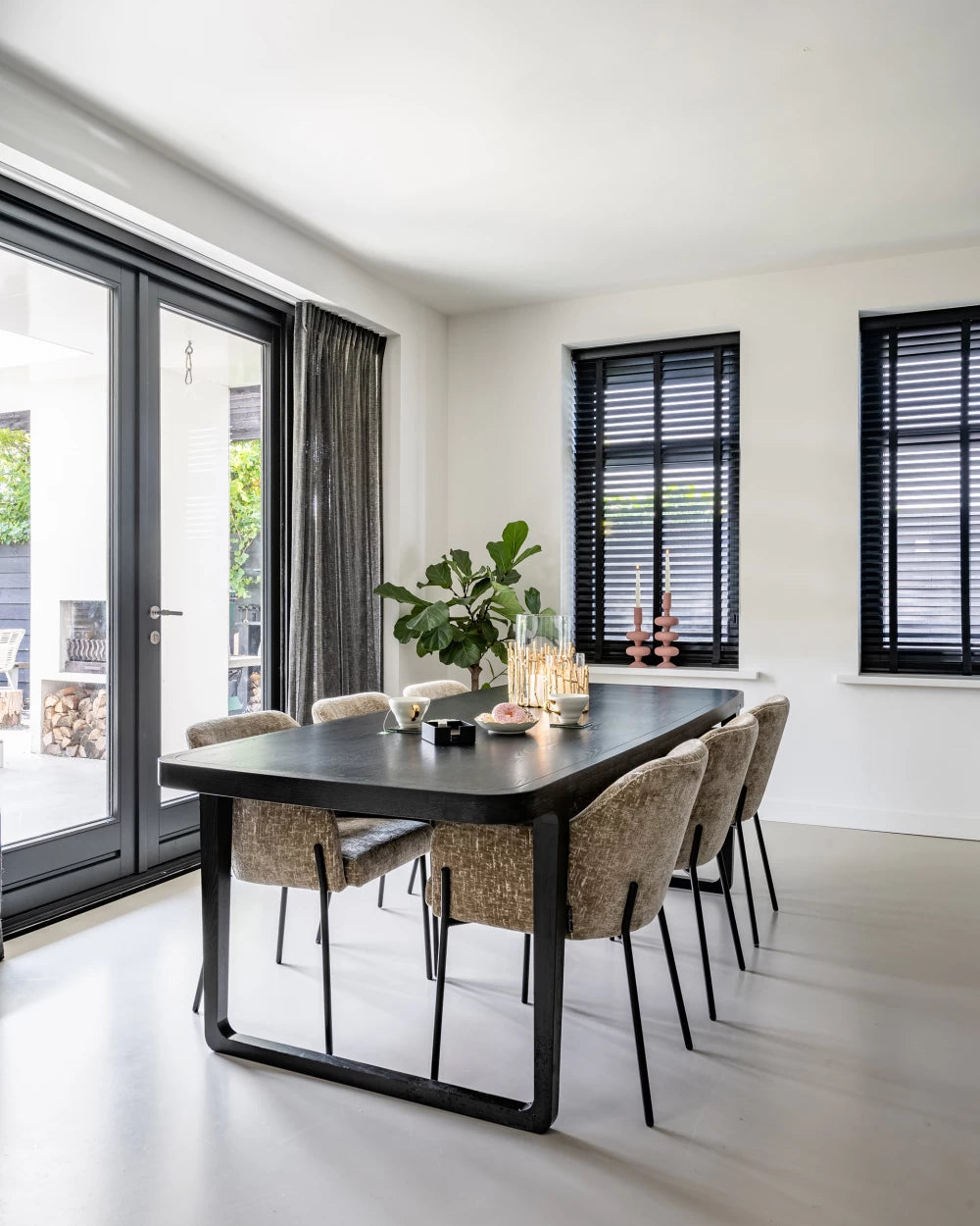 Scaun tapitat cu Stofa Bej cu picioare din Metal Negru H79xL57xA61cm Fay Richmond Interiors