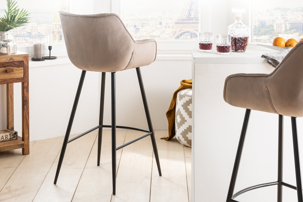Scaun de bar tapitat cu Catifea Bej cu picioare din Metal Negru H105xL53xA53cm The Dutch