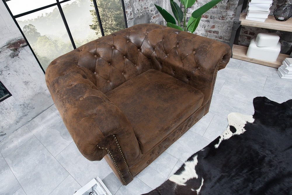 Fotoliu tapitat cu Microfibra Maro cu picioare din Lemn masiv Negru H73xL110xA85cm Chesterfield
