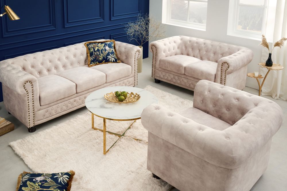 Fotoliu tapita cu Catifea Bej cu picioare din Lemn Maro L105xH72xA87cm Chesterfield