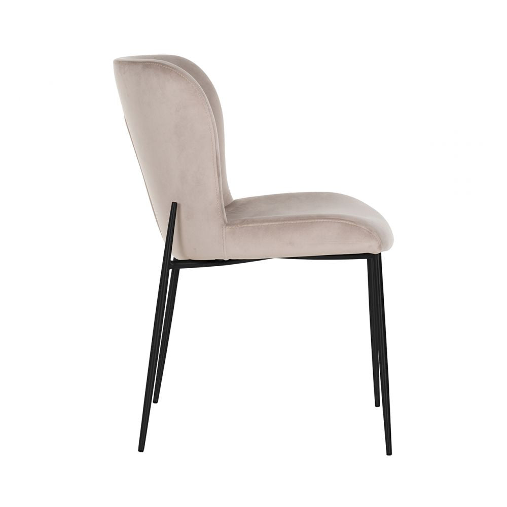 Set 2 Scaune din Catifea si Metal Bej/Negru H85xL49xA64cm Darby Richmond Interiors
