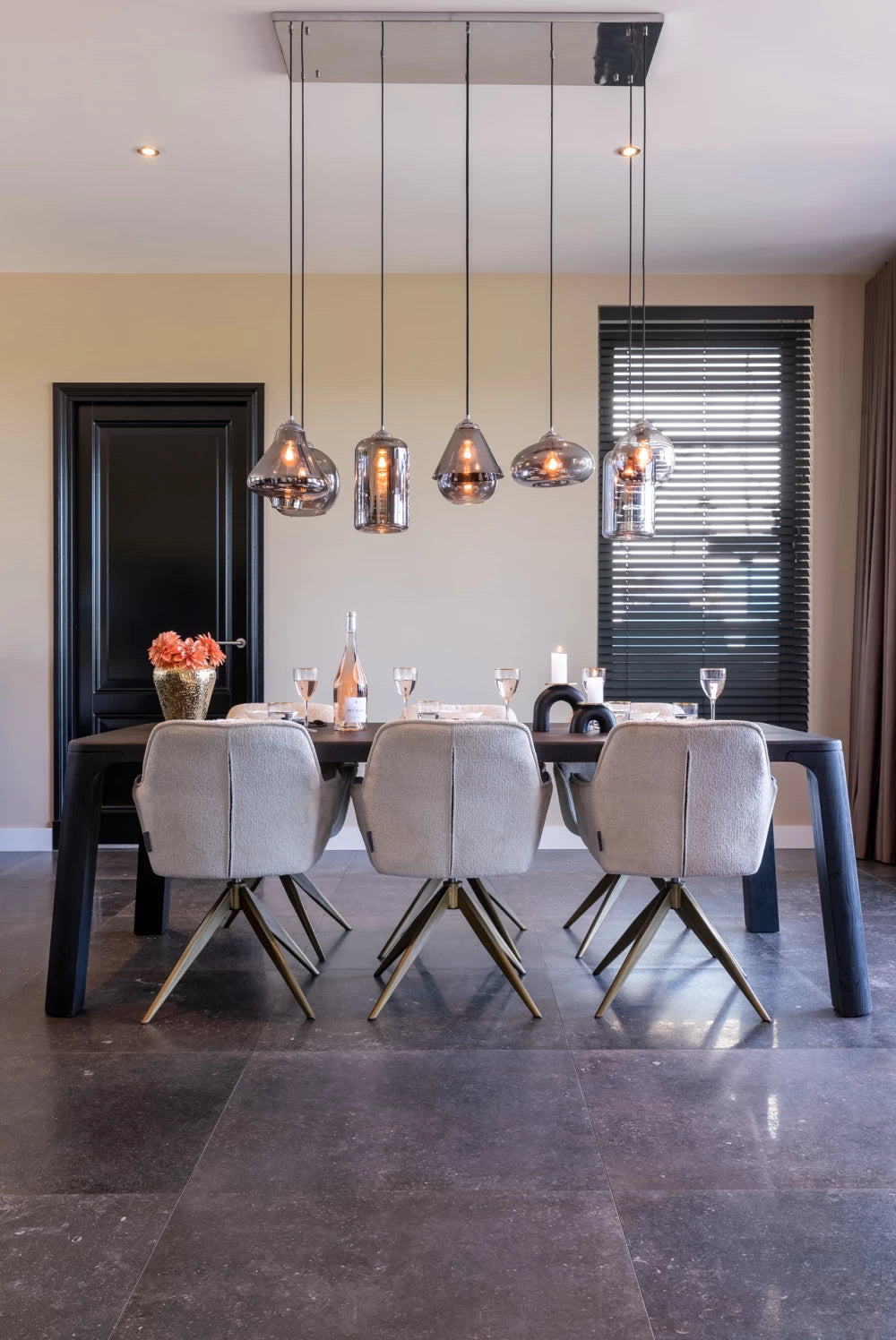 Scaun tapitat cu Chenille Alb cu picioare din Metal Auriu H82xL59xA61cm Aline Richmond Interiors