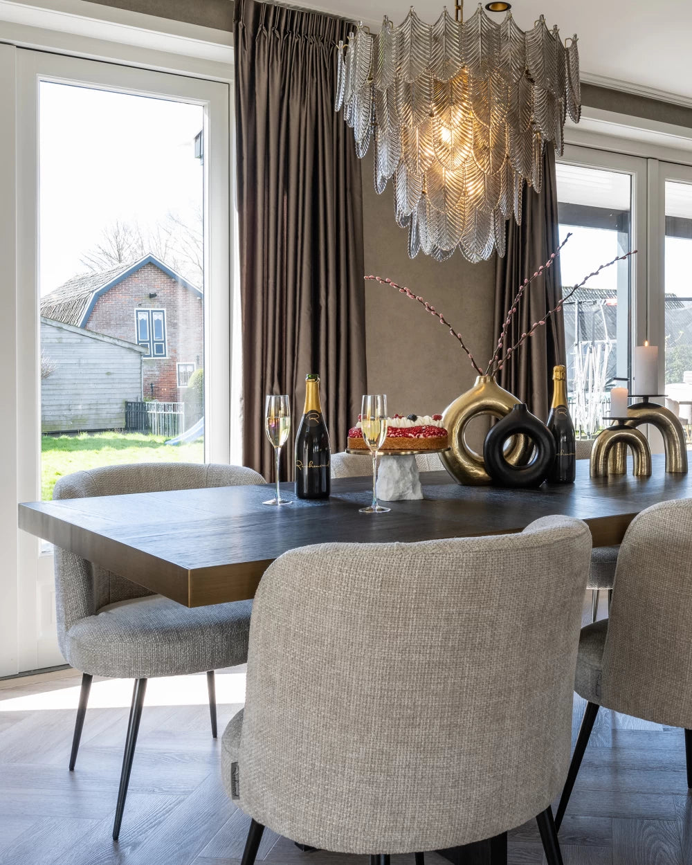 Scaun tapitat cu Stofa Bej cu structura metalica neagra H82xL58xA62cm Morton Richmond Interiors