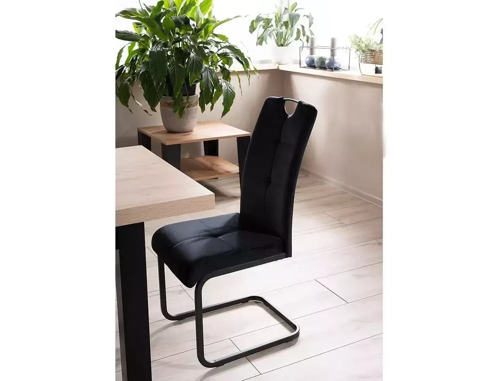 Set 2 scaune tapitate cu Catifea Negru cu picioare din Metal Negru H101xL43xA61cm Axo