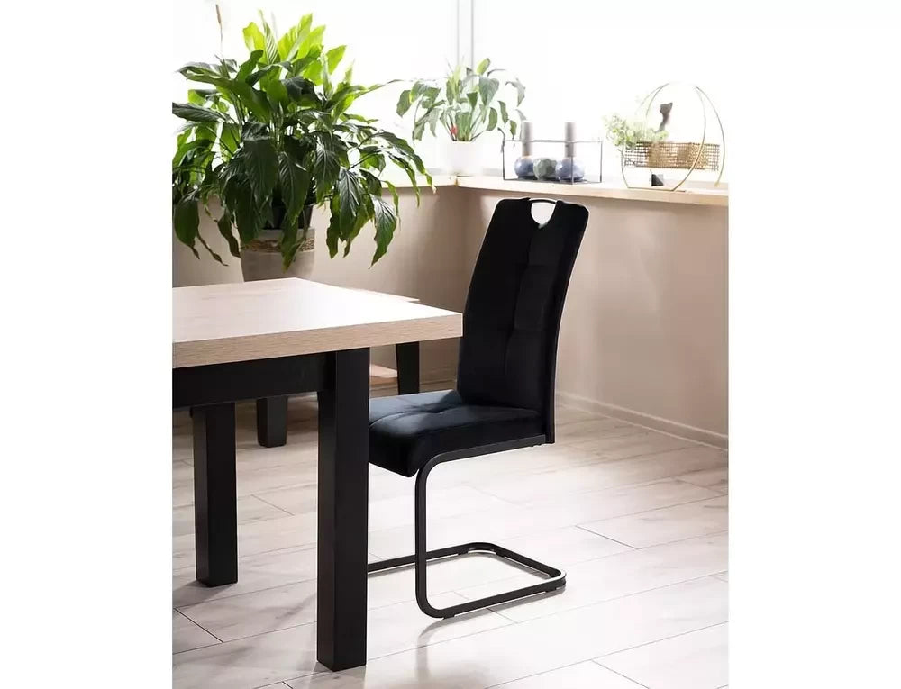 Set 2 scaune tapitate cu Catifea Negru cu picioare din Metal Negru H101xL43xA61cm Axo