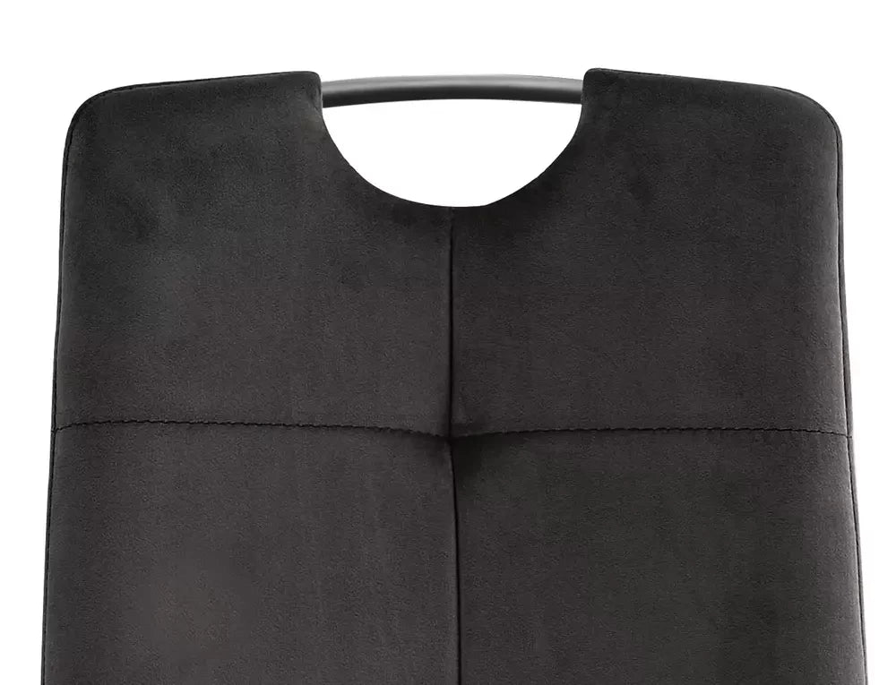 Set 2 scaune tapitate cu Catifea Negru cu picioare din Metal Negru H101xL43xA61cm Axo