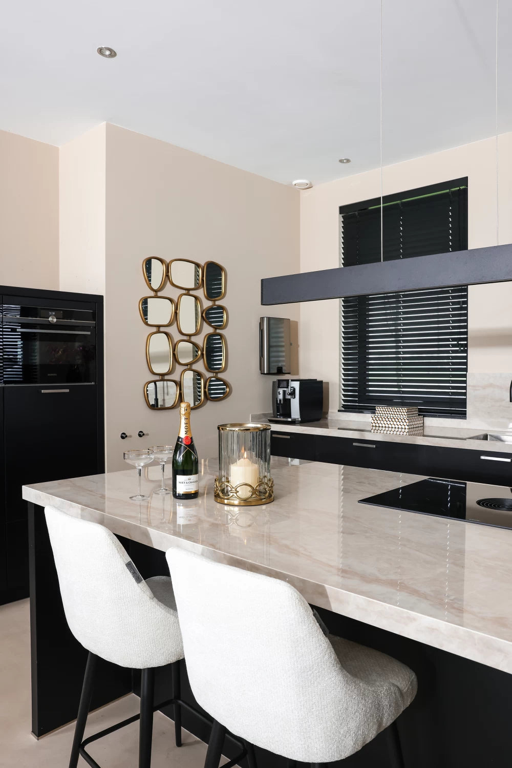 Set 2 scaune de insula tapitat cu Stofa Alb cu picioare din Metal Negru H98xL48xA56cm Brooke Richmond Interiors
