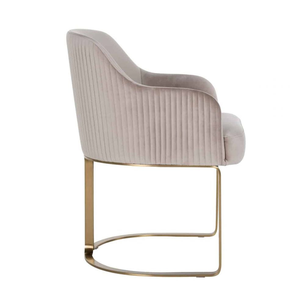 Scaun tapitat cu Catifea Bej cu picioare din Metal Auriu H81xL60xA60cm Hadley Richmond Interiors