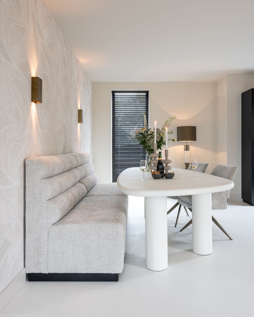 Masa Asimetrica de 8-10 persoane din MDF Alb L230xH78cm Bloomstone Richmond Interiors