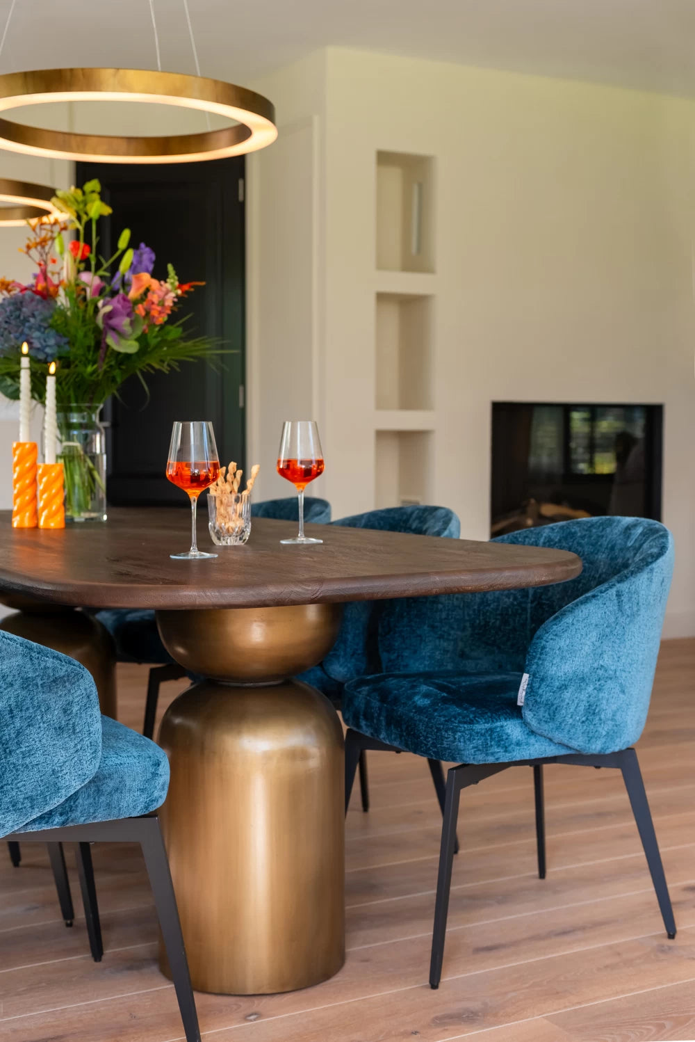Masa Dreptunghiulara de 6 persoane din Lemn de salcam Maro si Metal Alama L230xH78cm Cavo Richmond Interiors