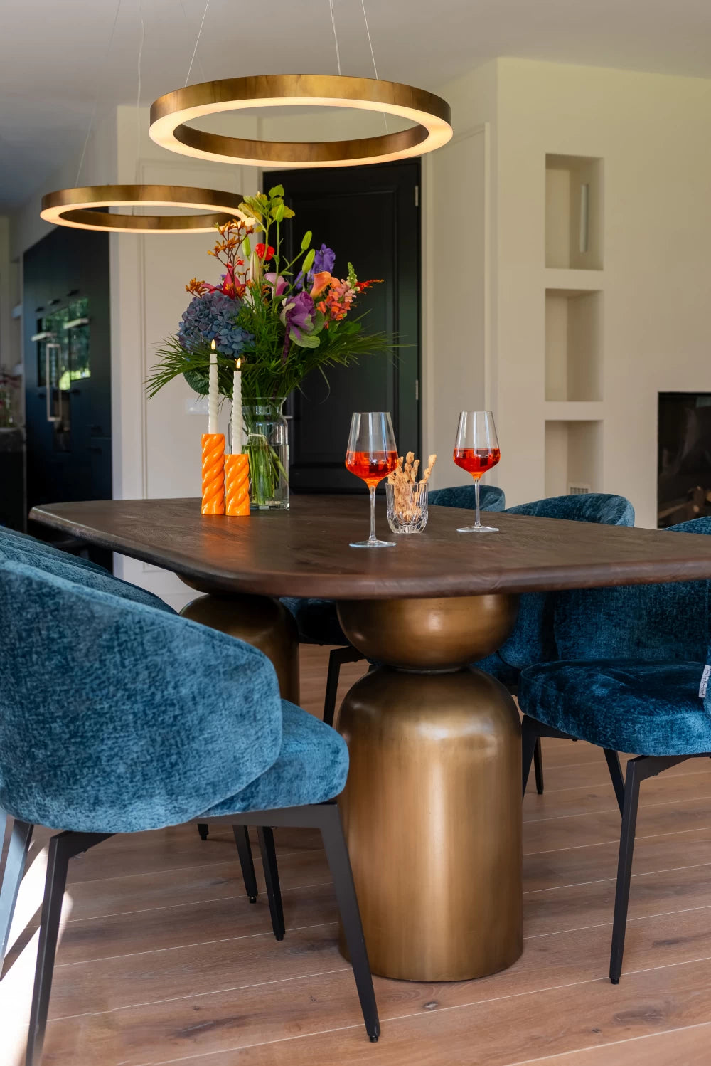 Masa Dreptunghiulara de 6 persoane din Lemn de salcam Maro si Metal Alama L230xH78cm Cavo Richmond Interiors