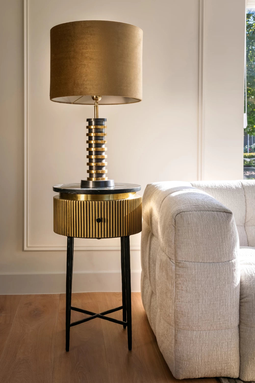 Masuta laterala Rotunda din Marmura Negru si Metal Negru D40xH70cm Ironville Richmond Interiors