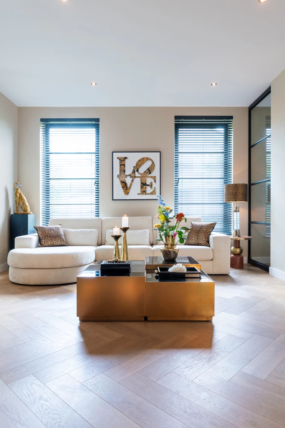 Coltar fix de 3 locuri cu orientare pe Stanga tapitat cu Chenille Alb L300cm Felix Richmond Interiors
