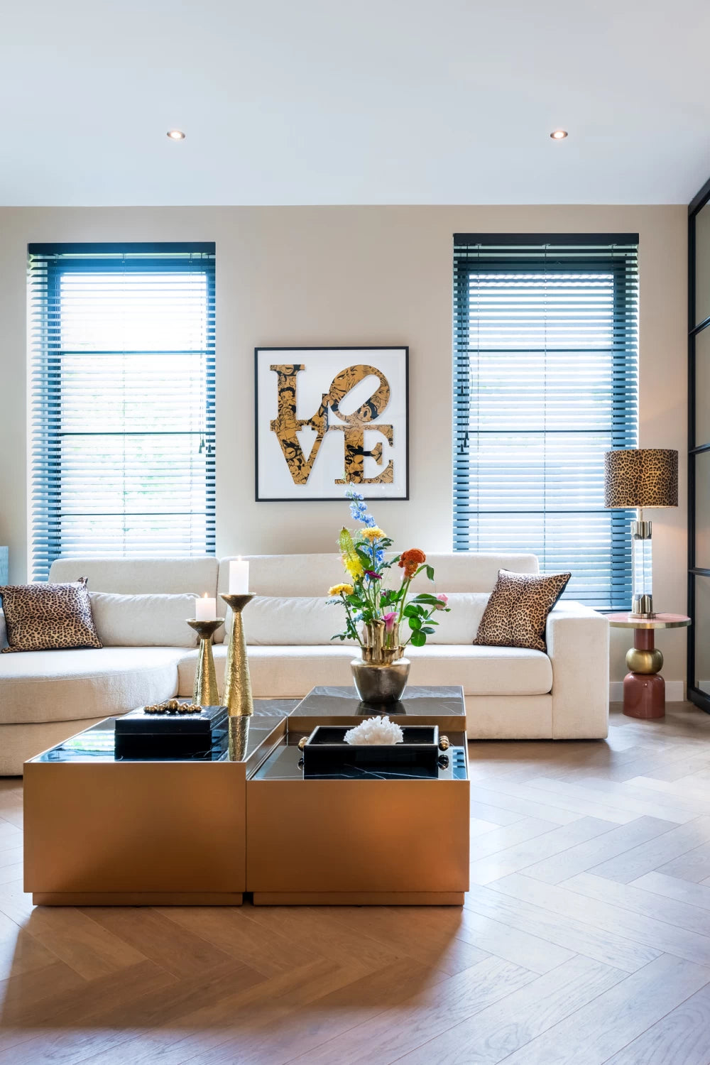 Coltar fix de 3 locuri cu orientare pe Stanga tapitat cu Chenille Alb L300cm Felix Richmond Interiors