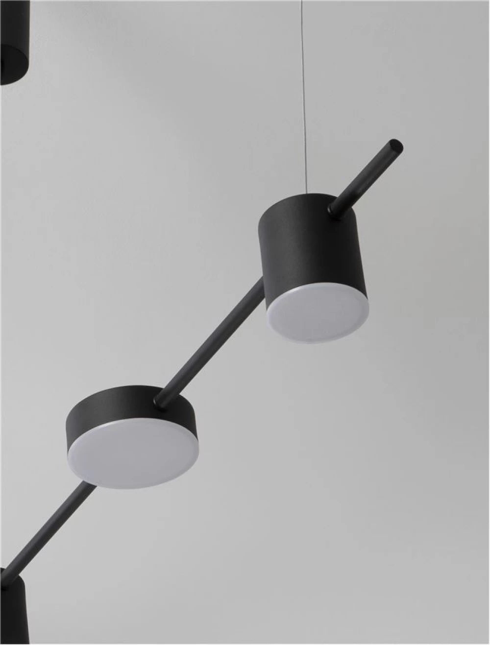 Lustra structura din Aluminiu Negru si abajur din Acrilic Alb H120xL127cm IP20 29W 559lm 3000k NORDIK