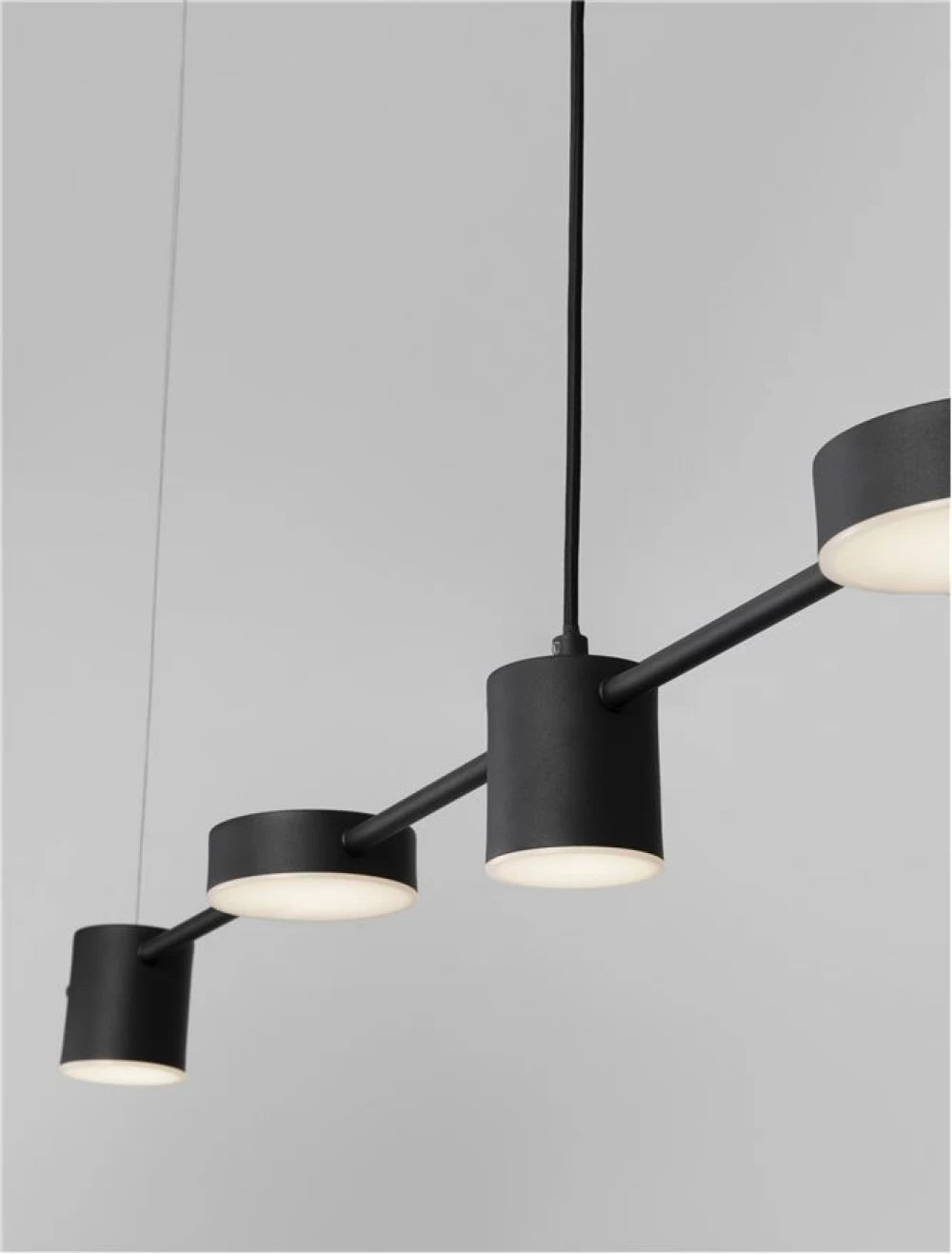 Lustra structura din Aluminiu Negru si abajur din Acrilic Alb H120xL127cm IP20 29W 559lm 3000k NORDIK