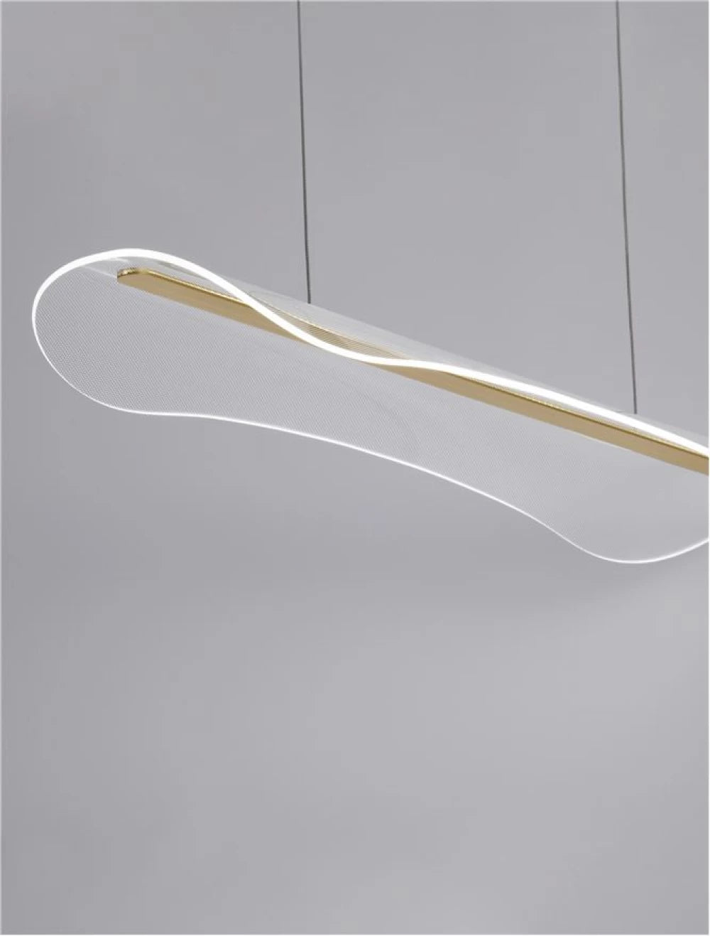 Lustra structura din Aluminiu Auriu si abajur din Acrilic Transparent H150xL98cm IP20 34W 2562lm 3000k AGOS