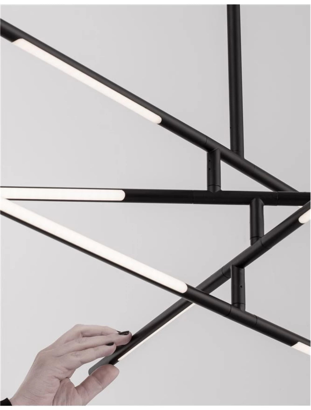 Lustra structura din Metal Negru si abajur din Acrilic Alb H81xL84cm IP20 48W 3633lm 3000k RACCIO