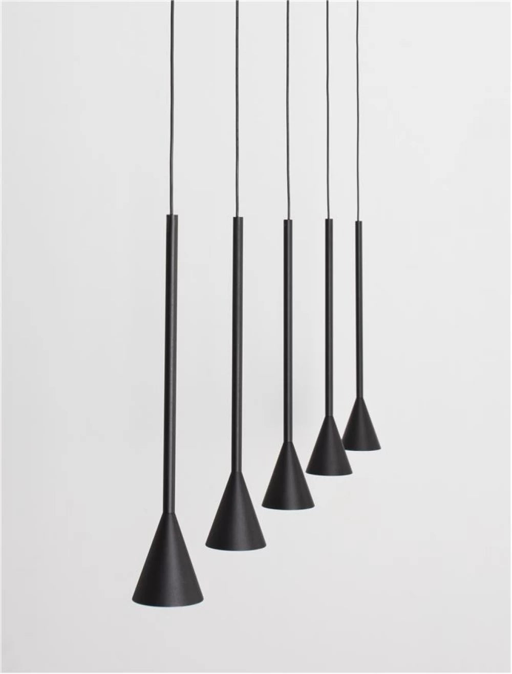 Lustra structura din Aluminiu Negru si abajur din Aluminiu Negru H150xL110cm IP20 27W 1301lm 3000k NET