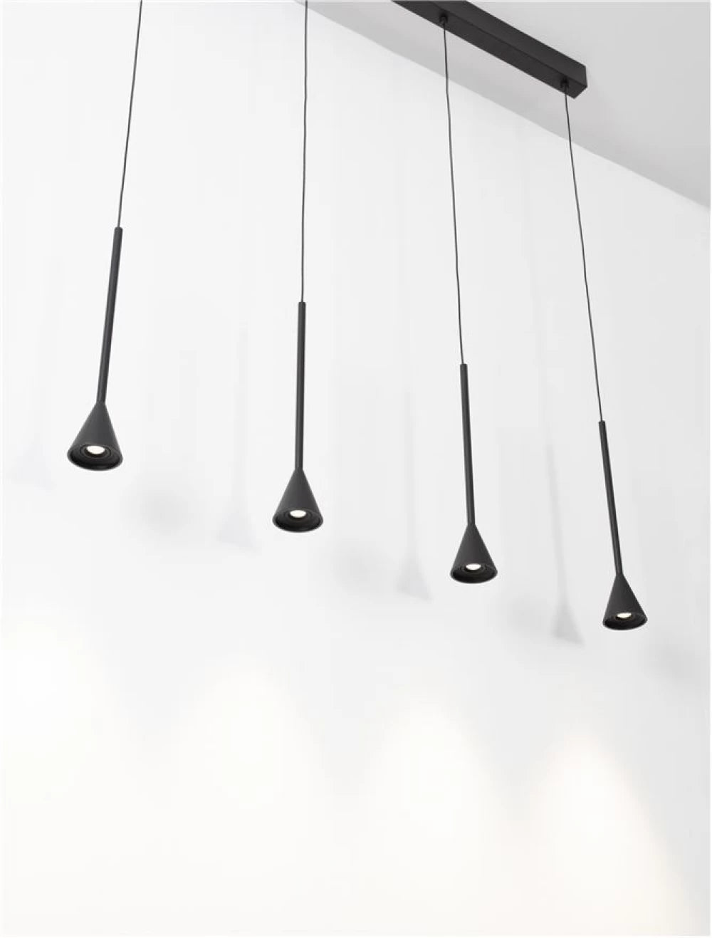Lustra structura din Aluminiu Negru si abajur din Aluminiu Negru H150xL110cm IP20 27W 1301lm 3000k NET