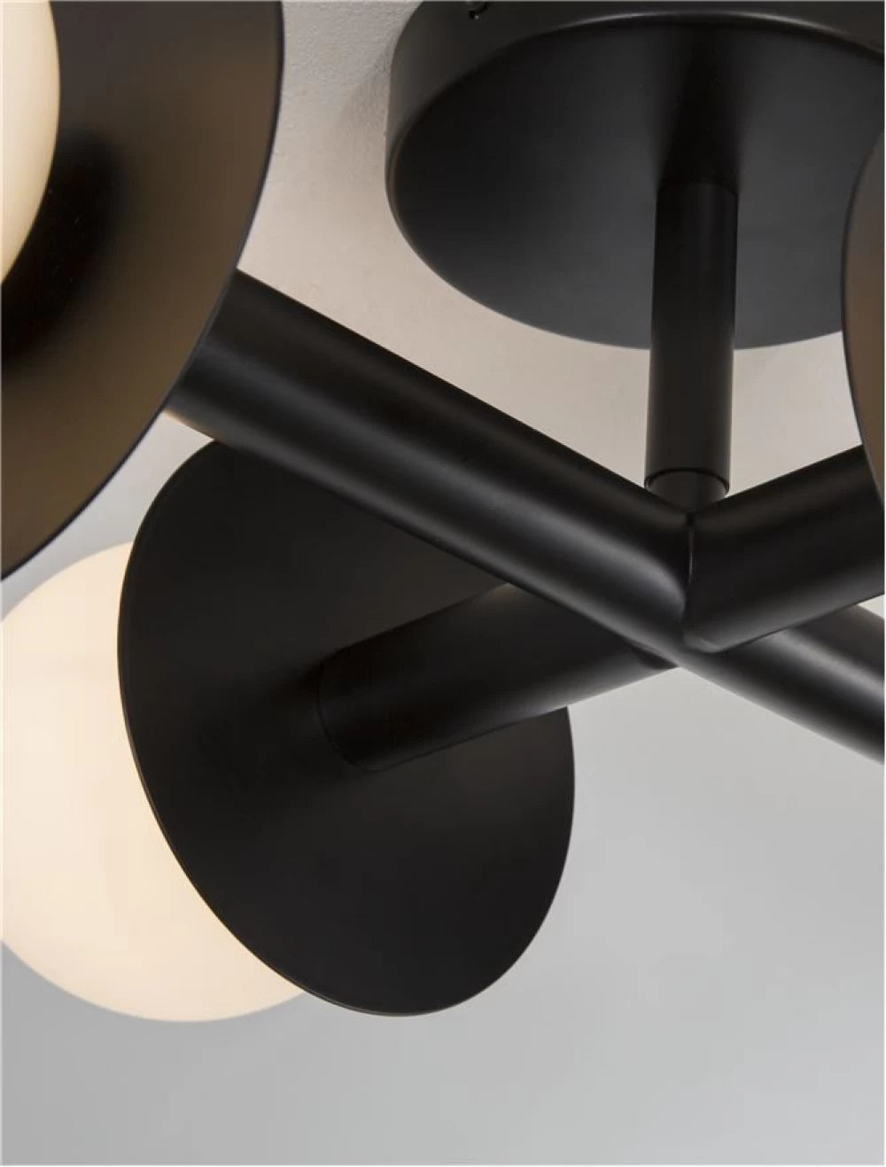 Plafoniera structura din Metal Negru si abajur din Sticla Alb H17xL51cm IP20 PIELO