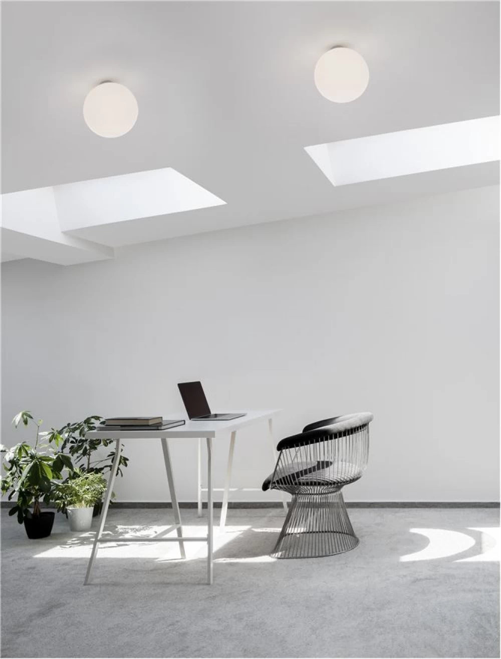Plafoniera structura din Metal Alb si abajur din Sticla Alb H32xL30cm IP20 NEVOSO