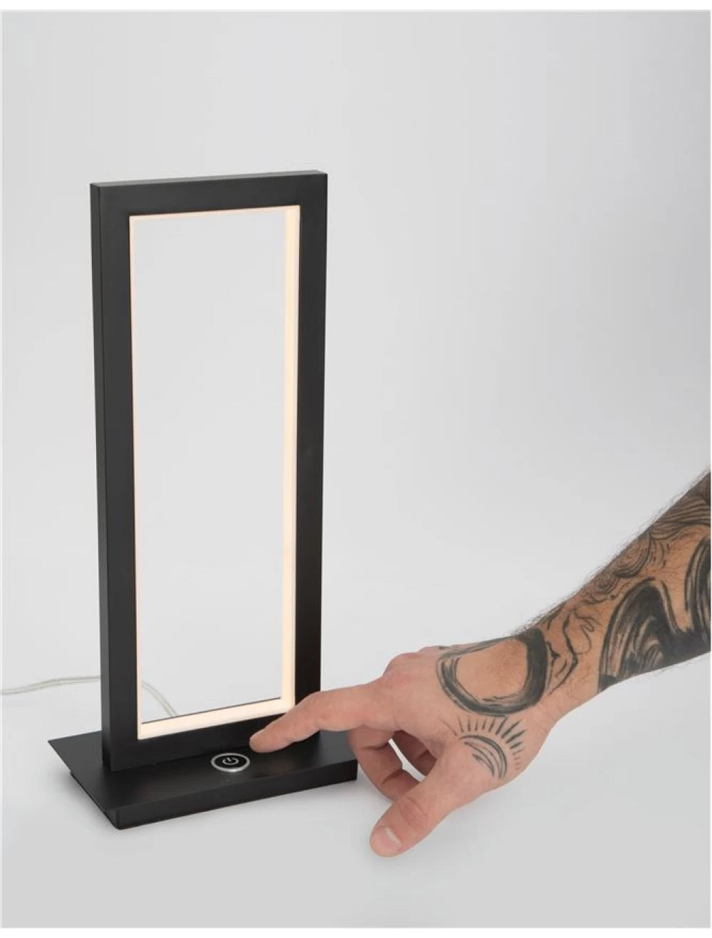 Veioza din Aluminiu Negru H36xL17.5cm IP20 11W 699lm 3000k WENNA