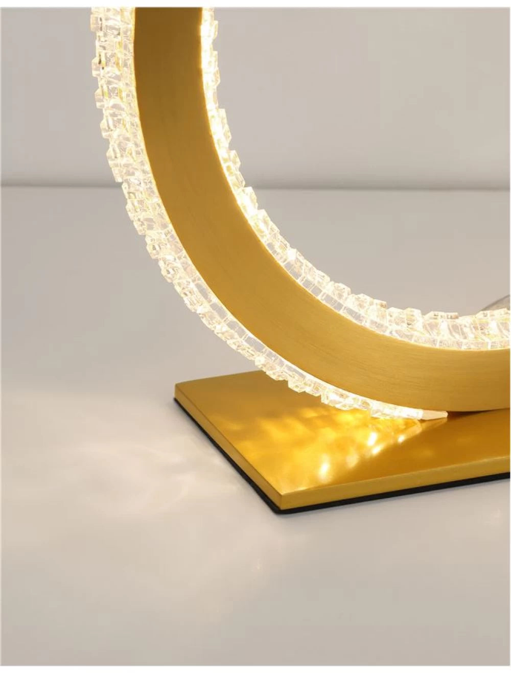 Veioza structura din Aluminiu Auriu si abajur din Acrilic Transparent H26xL25cm IP20 120W 1276lm 3000k CILION