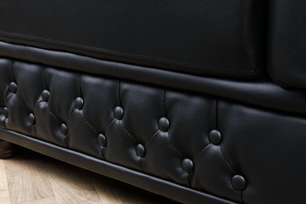 Fotoliu tapitat cu Piele artificiala Negru si picioare din Lemn de pin Maro inchis H73xL110xA85cm Chesterfield