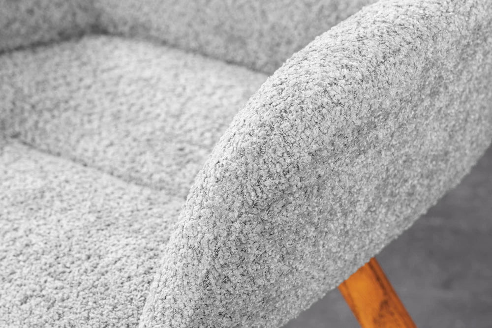 Set 2 scaune rotative cu brate tapitat cu Stofa boucle Gri si picioare din Lemn de stejar Maro H86xL61xA63cm Baltic