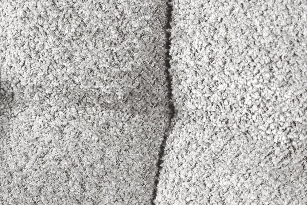 Set 2 scaune rotative cu brate  tapitat cu Stofa boucle Gri si picioare din Metal Negru H83xL65xA66cm Papillon