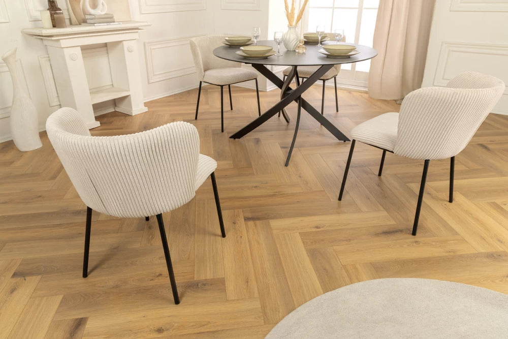 Set 2 scaune tapitat cu Catifea raiata Bej si picioare din Metal Negru H75xL54xA58cm Lyon