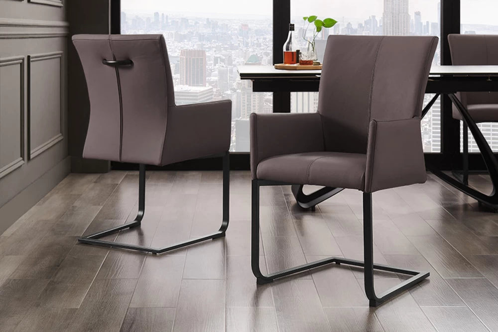 Scaun cu brate tapitat cu Piele naturala Maro si picioare din Metal Negru H95xL58xA58cm Samson