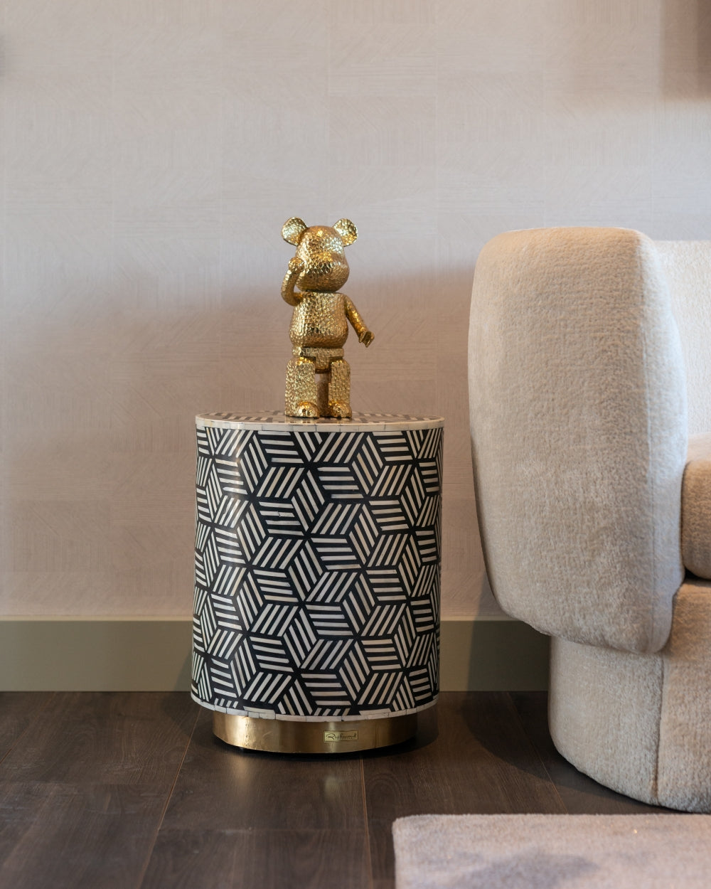 Figurina decorativa din Polirasina Auriu L13xH29cm Bear Richmond Interiors