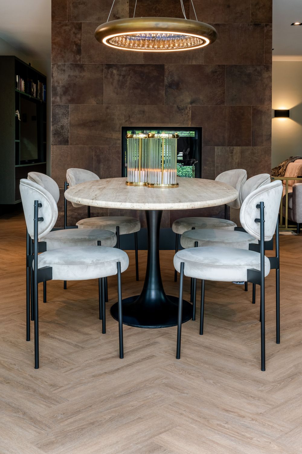 Masa Ovala de 8-10 persoane din Travertin Bej si Metal Negru L230xH78cm Hampton Richmond Interiors