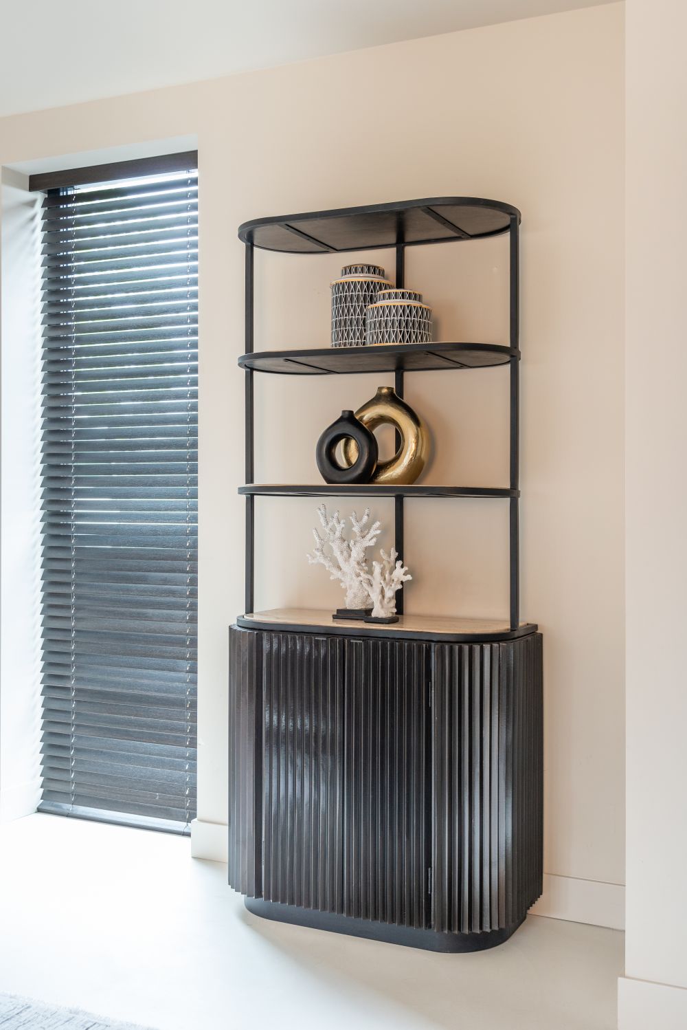 Raft din Travertin si MDF Bej/Negru L91xH199cm Hampton Richmond Interiors