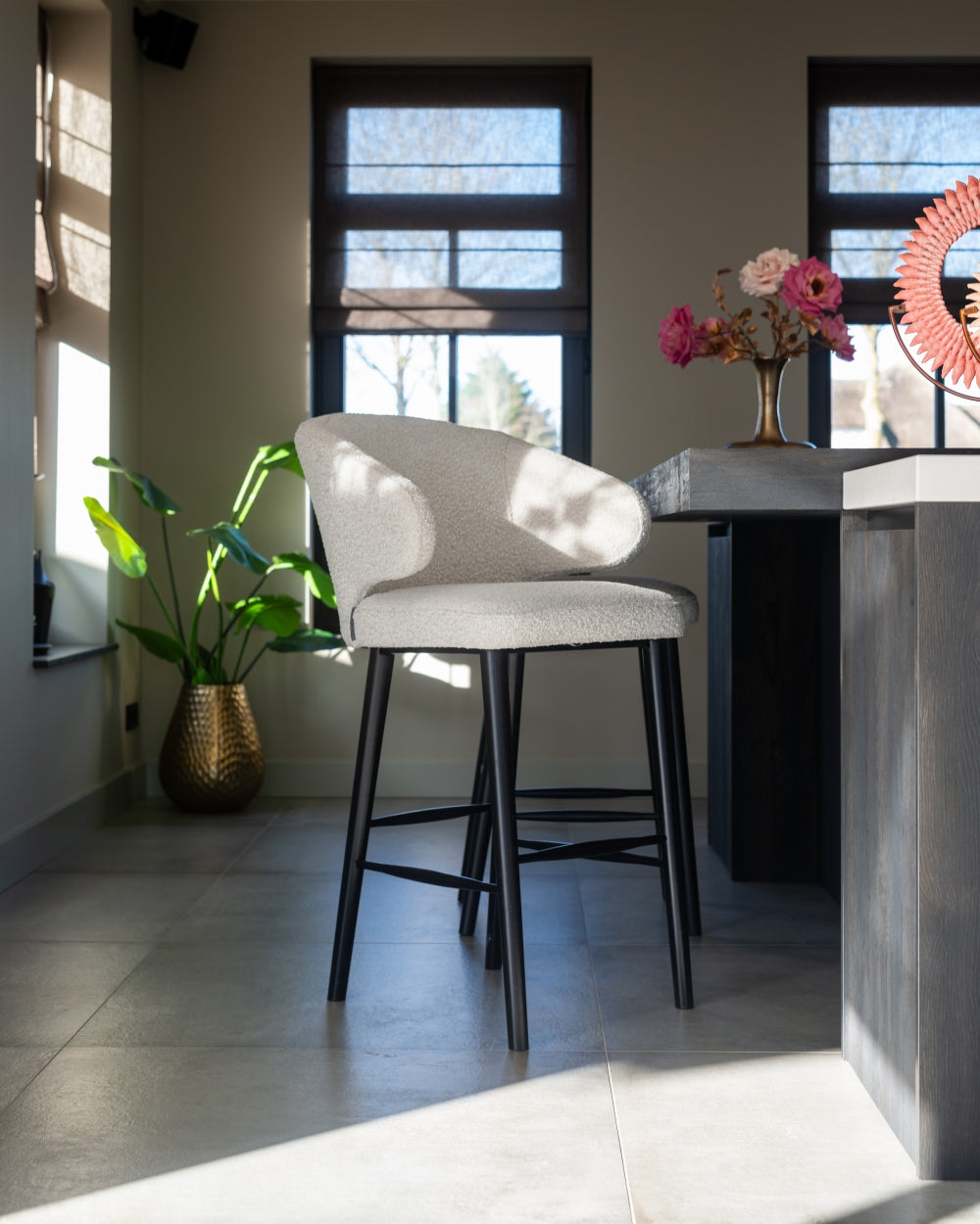 Scaun de bar din Textil si Lemn de fag Alb/Negru H106xL50xA62cm Indigo Richmond Interiors
