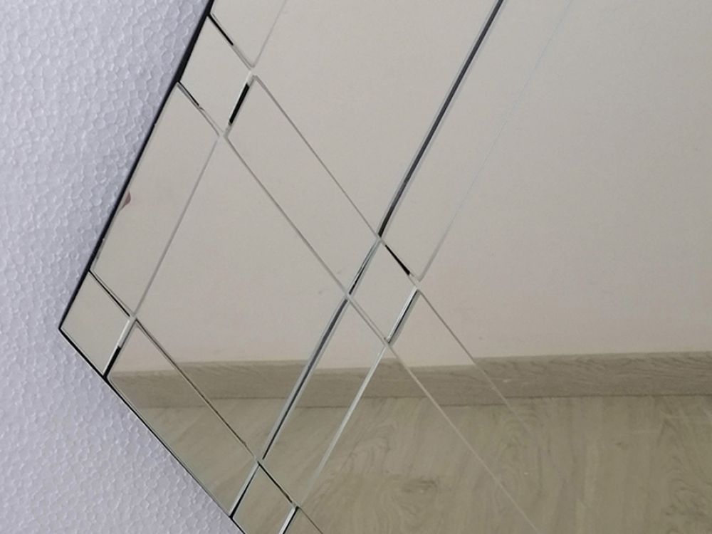 Oglinda Asimetrica cu rama din Oglinda Argintie L115xH110cm Vega