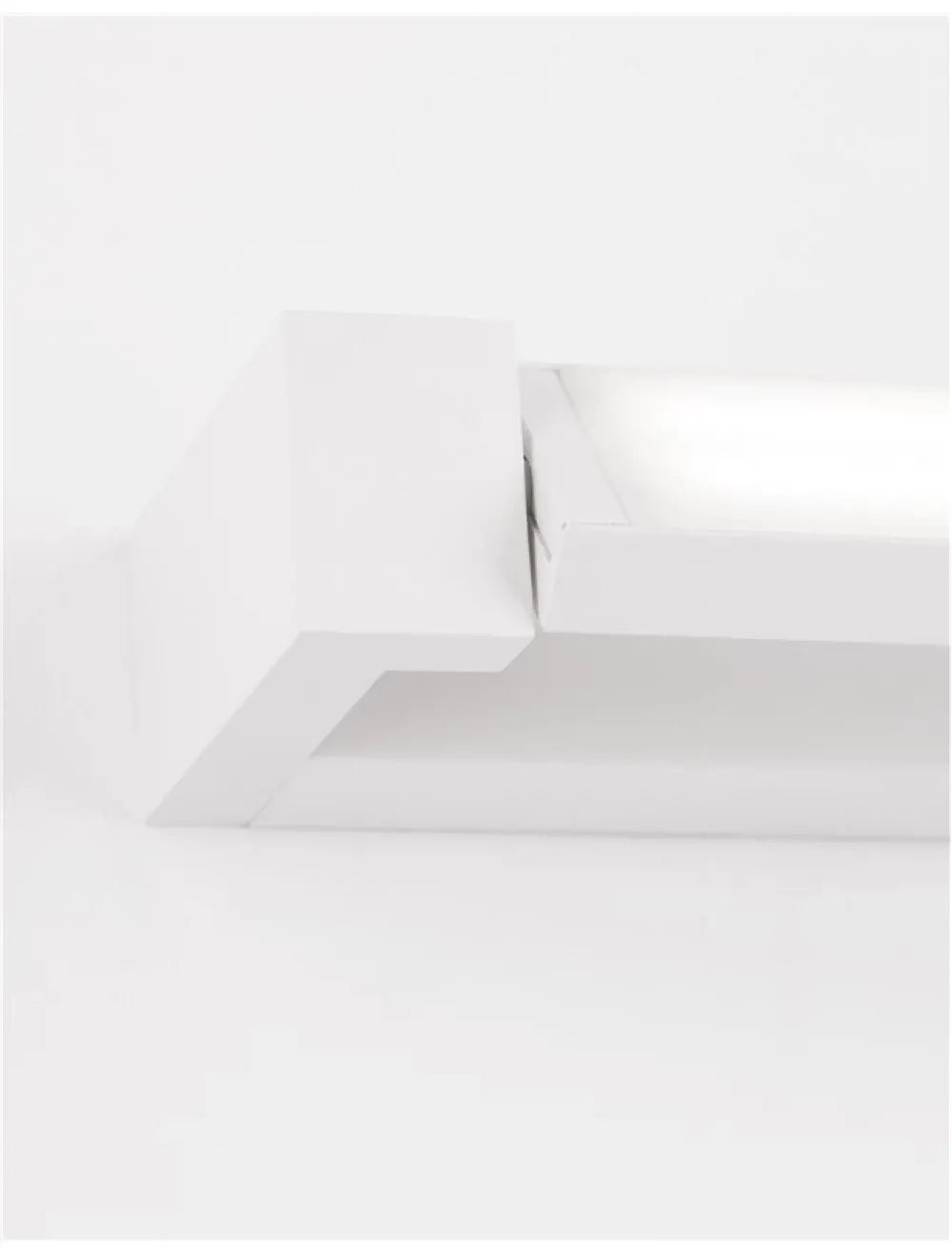 Aplica de perete structura din Aluminiu Alb si abajur din Acrilic  H4.2xL40cm IP20 12W 901lm 3000k LINE