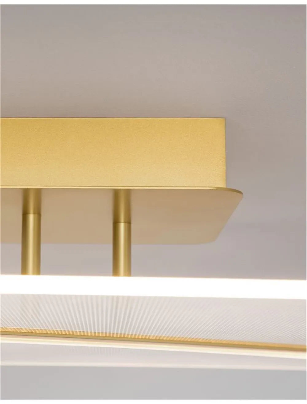 Plafoniera structura din Aluminiu Auriu si abajur din Acrilic Transparent H11.5xL50cm IP20 34W 2162lm 3000k JERTUNA