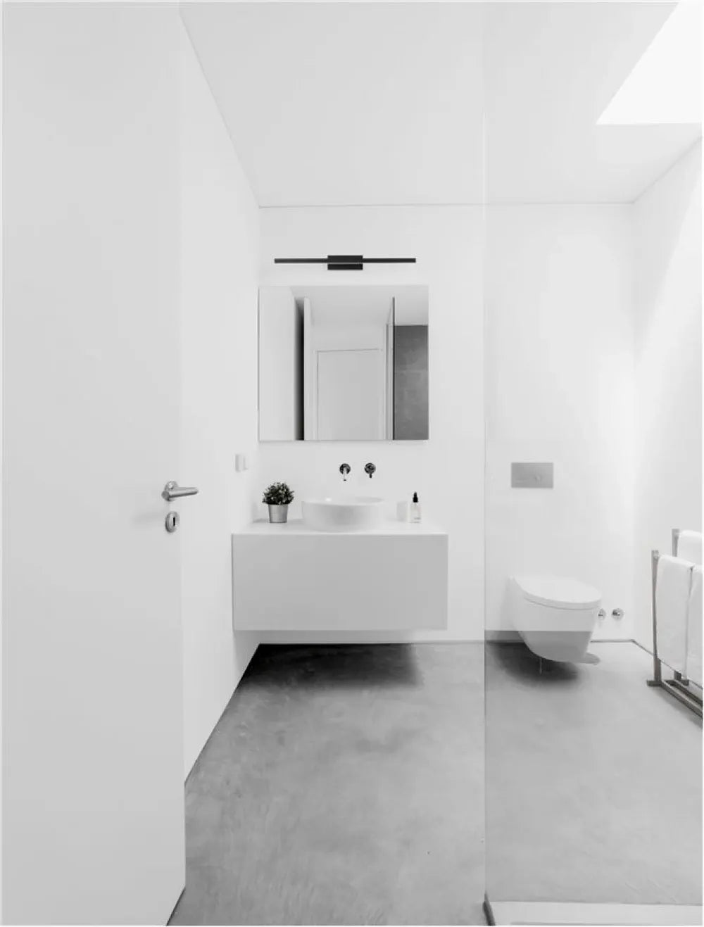 Aplica de perete structura din Aluminiu Negru si abajur din Acrilic Alb H7.5xL63cm IP44 18W 1513lm 3000k FLAT