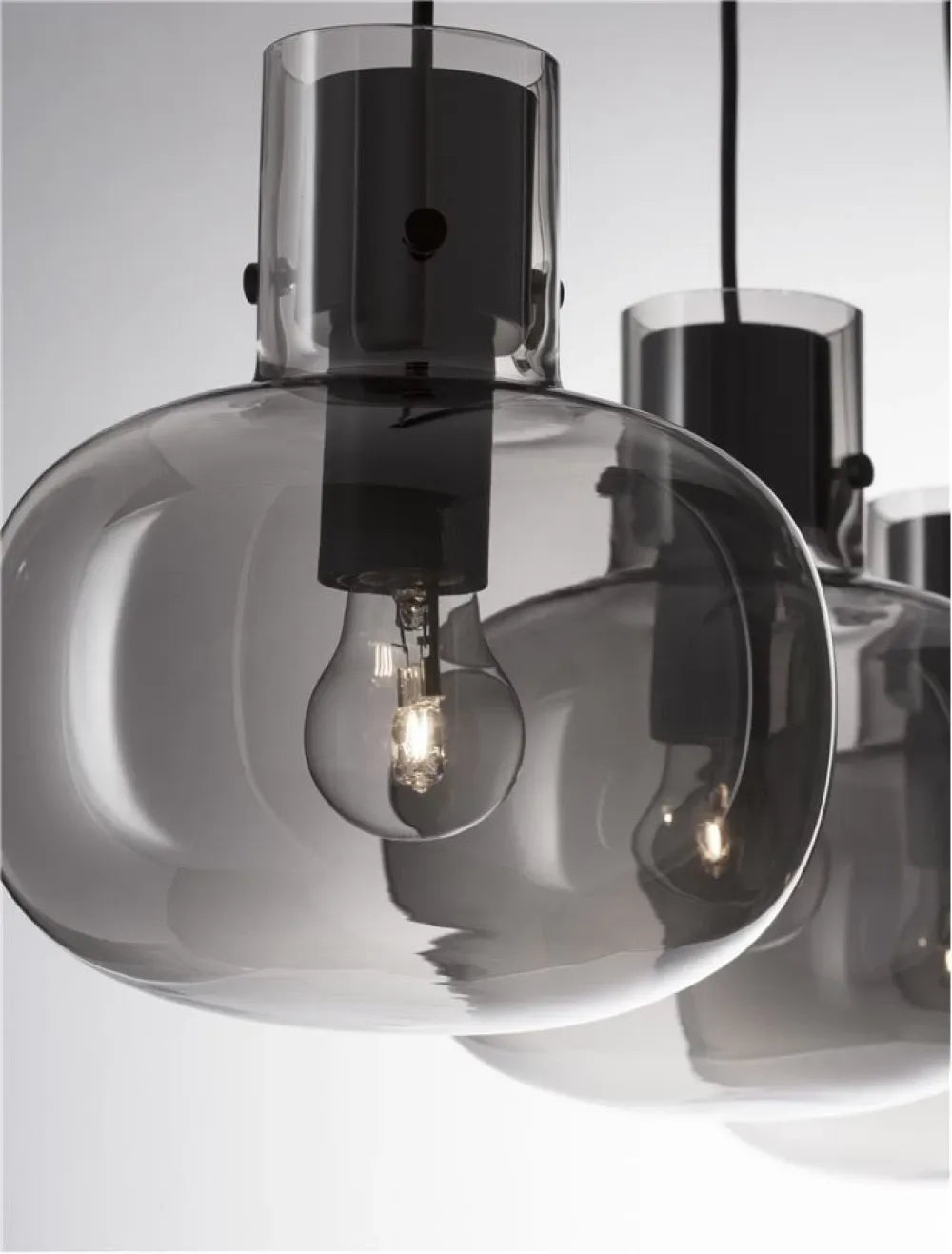 Lustra structura din Metal Negru si abajur din Sticla Fumuriu H175xL86cm IP20 CINZIA