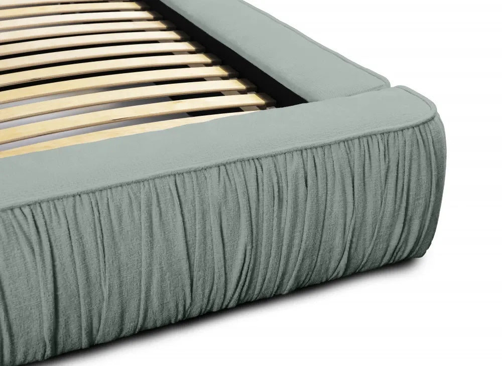 Pat 140x200cm tapitat cu Chenille Albastru deschis Naomi