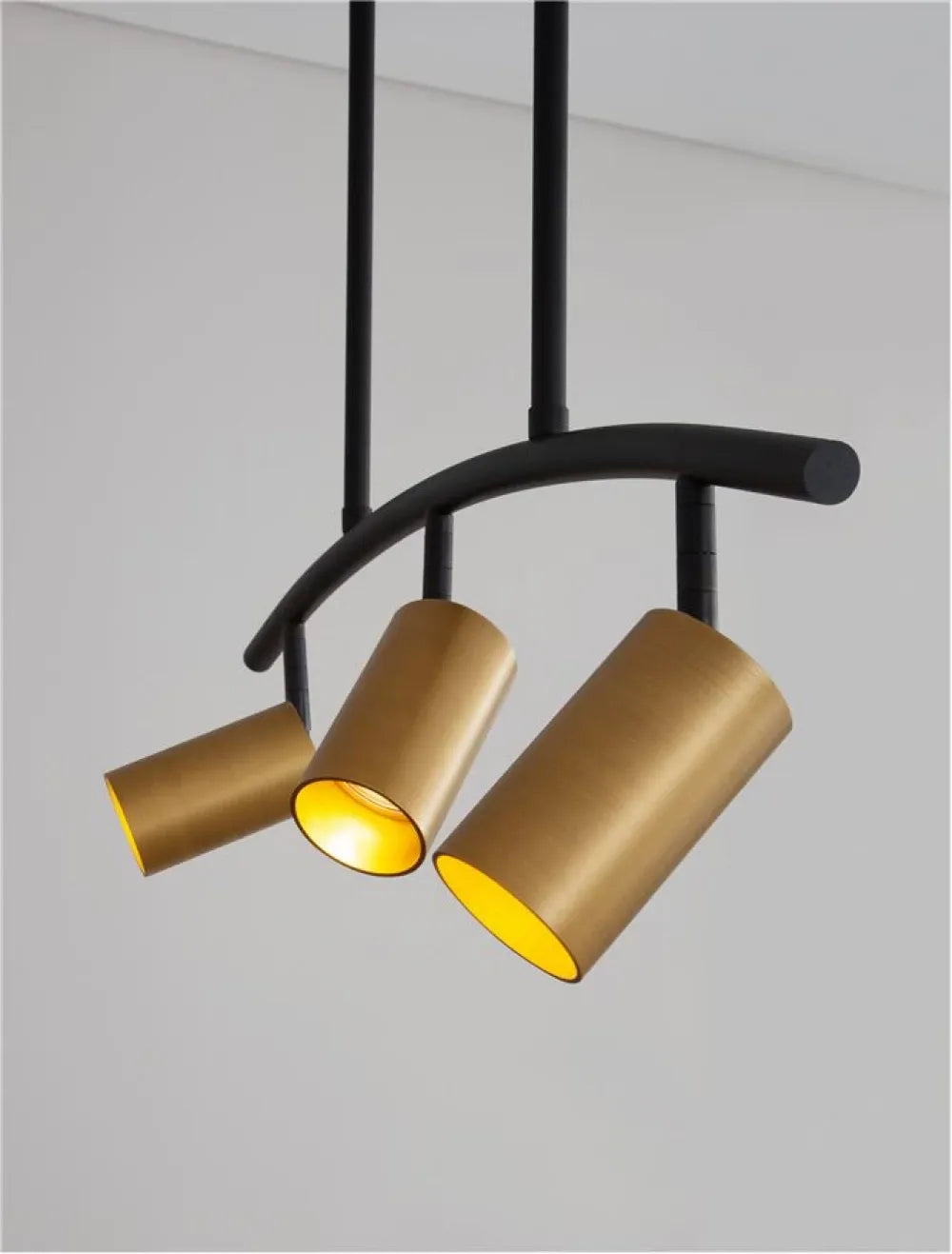 Lustra structura din Aluminiu Negru si abajur din Aluminiu Auriu H90xL72.2cm IP20 POGNO