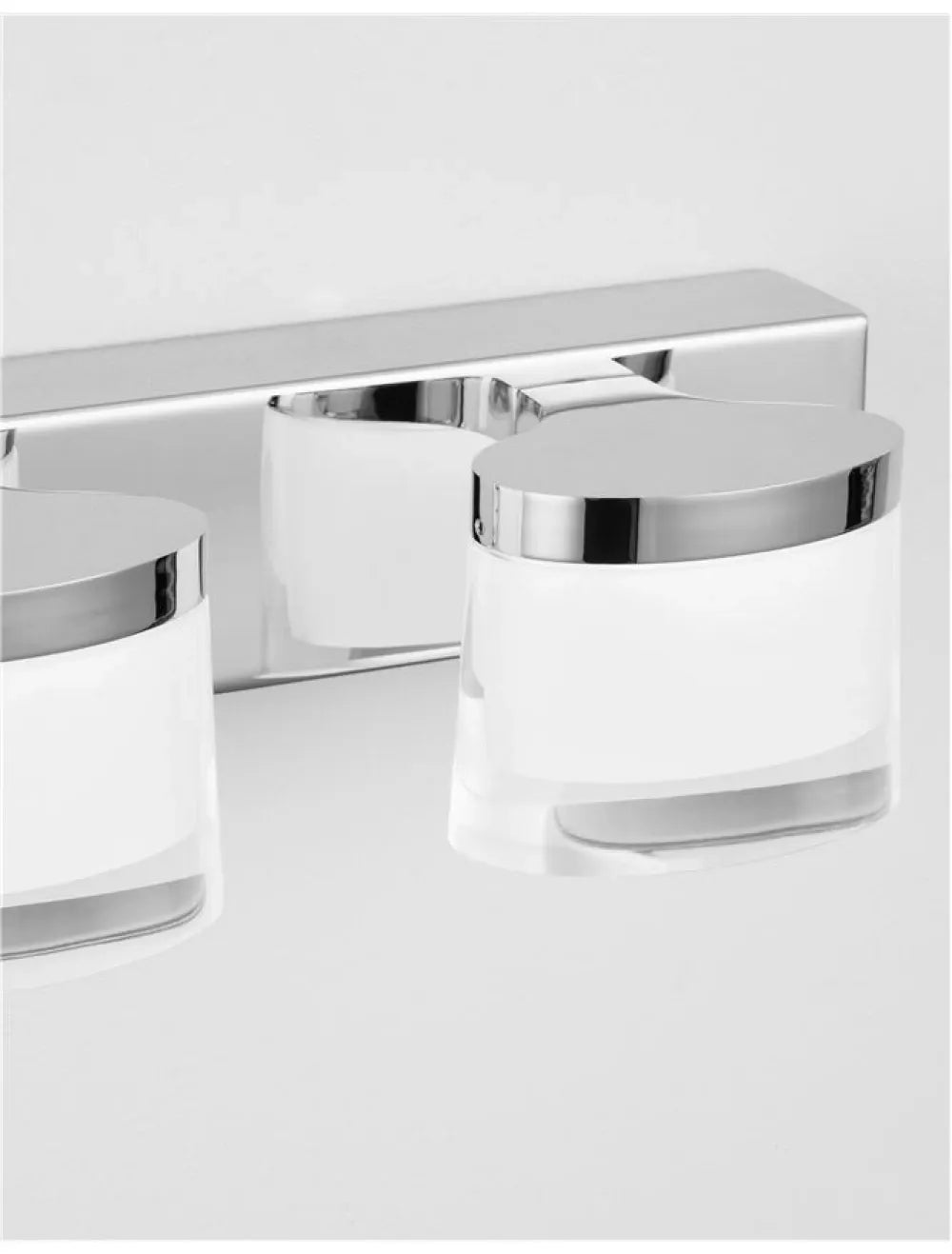 Aplica de perete structura din Aluminiu Argintiu si abajur din Acrilic Alb H7.5xL51cm IP44 20W 2052lm 3000k SABIA