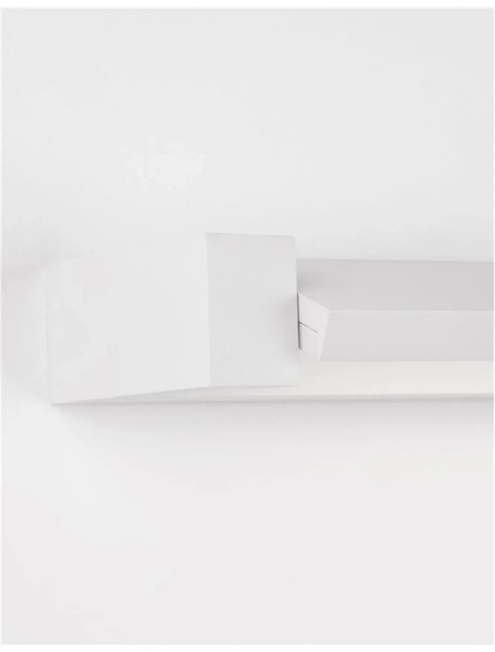 Aplica de perete structura din Aluminiu Alb si abajur din Acrilic  H4.2xL70cm IP20 20W 1811lm 3000k LINE