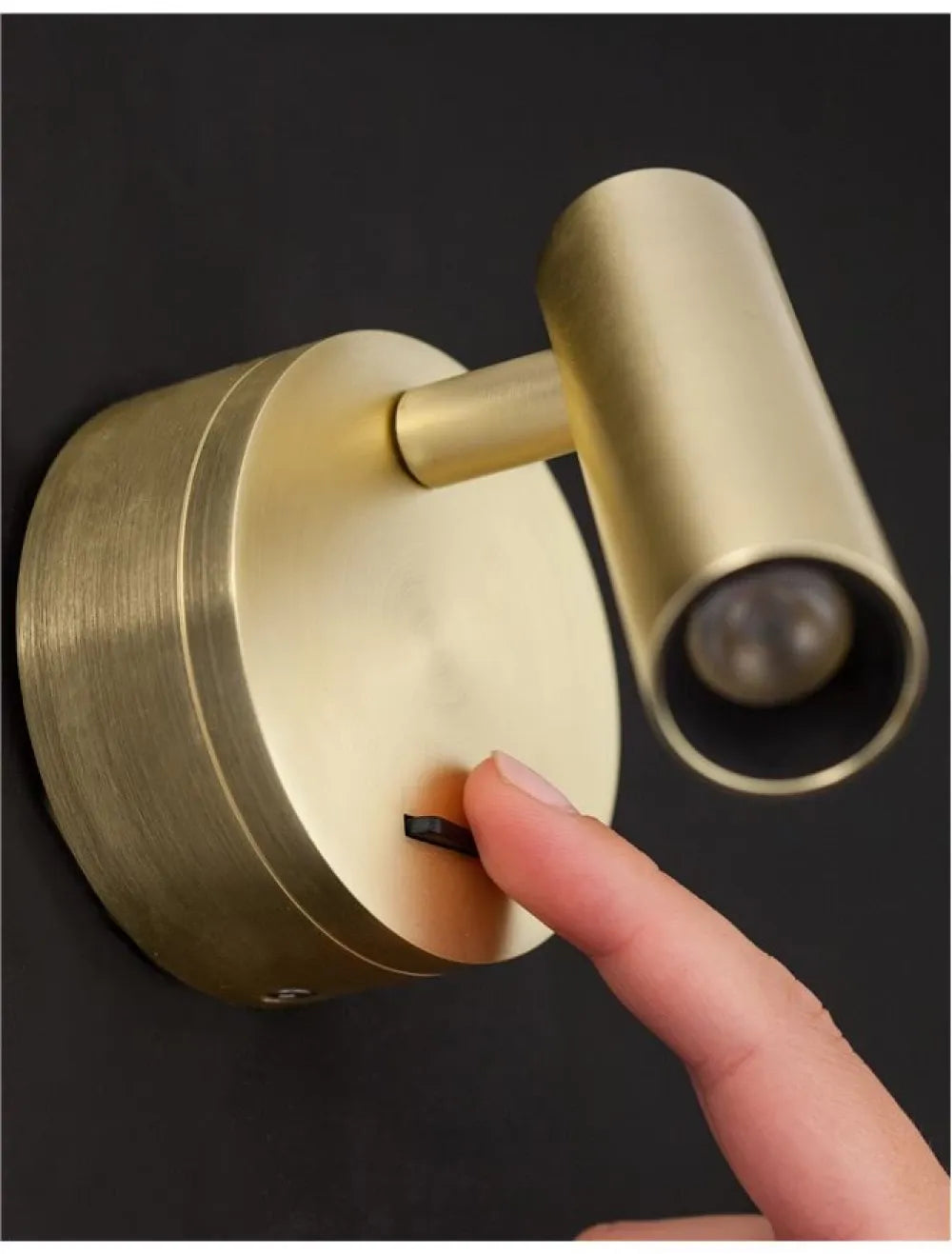 Aplica de perete din Aluminiu Alama H11xL8cm IP20 3W 190lm 3000k CLIP