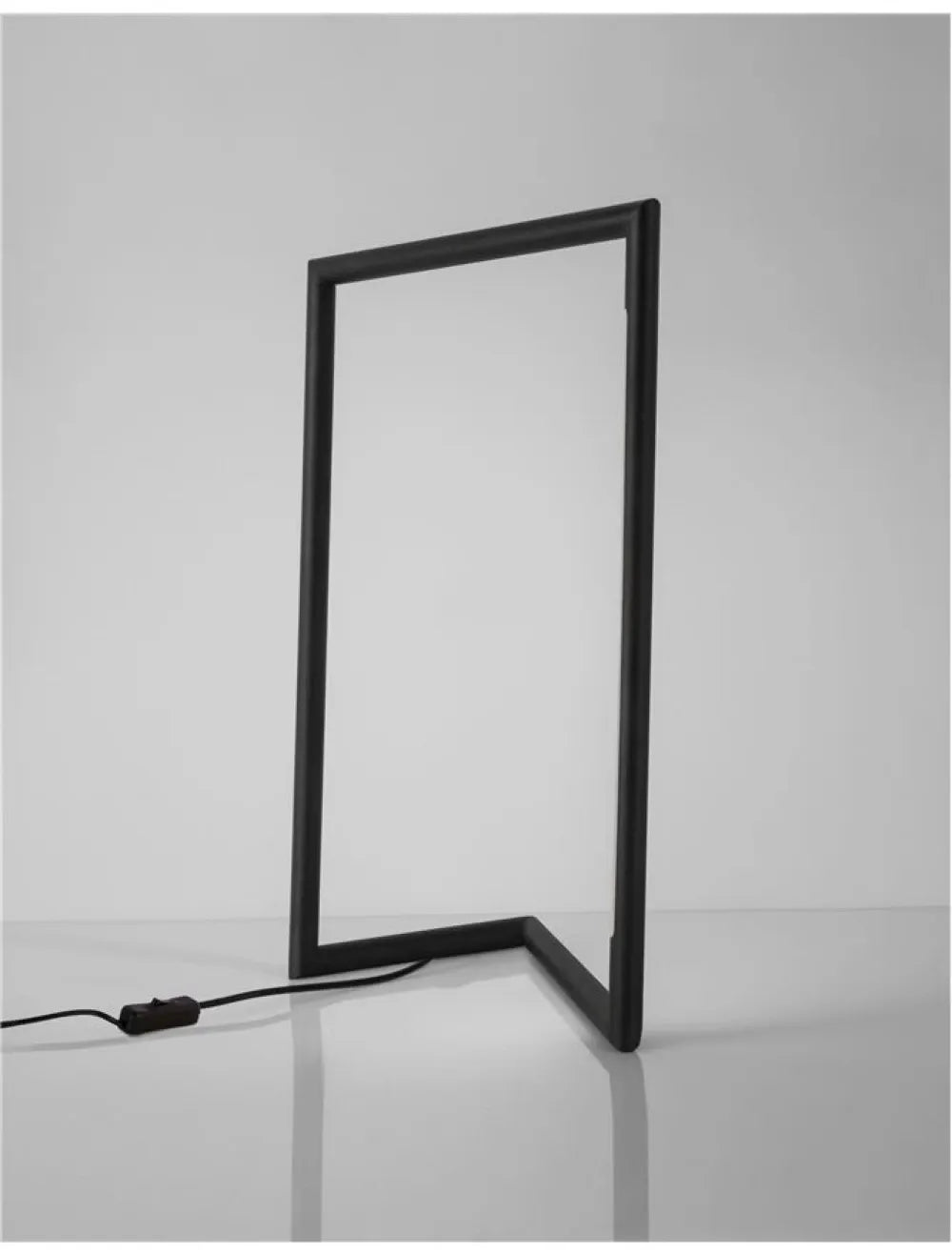 Veioza din Aluminiu Negru H25.5xL40cm IP20 7W 450lm 3000k ENSIO
