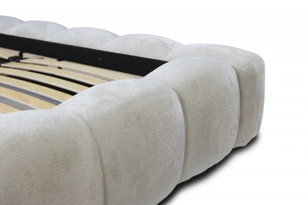 Pat 180x200cm tapitat cu Chenille Crem Boston