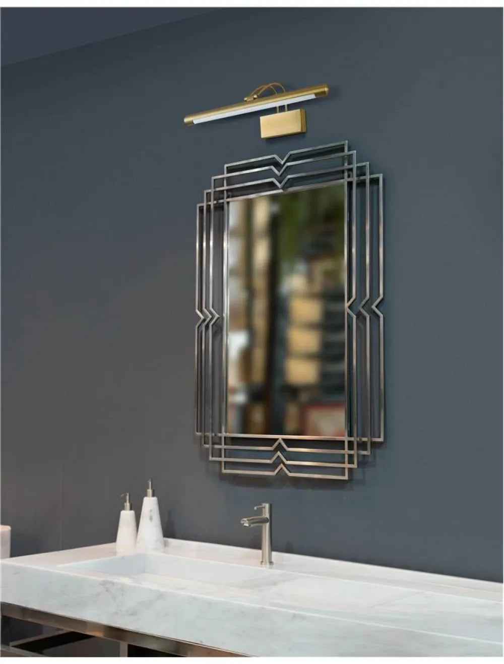 Aplica de perete structura din Aluminiu Alama antichizata si abajur din Acrilic Transparent H11.5xL57.5cm IP20 12W 720lm 4000k TIFFANY
